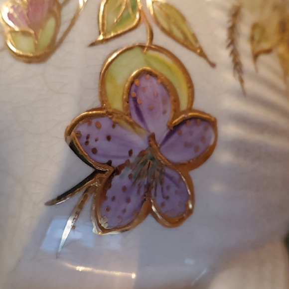 Vintage Queen Anne Arthur Wood floral and gold teapot - Picture 13 of 17